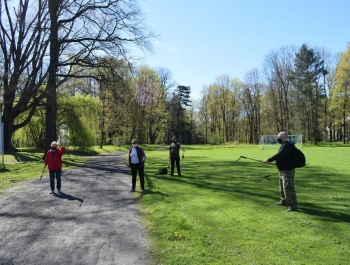 Nordic Walking- majowy spacer po żywieckim parku zamkowym z uczestnikami programu Senior/ka - zdjęcie3