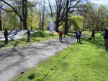 Nordic Walking- majowy spacer po żywieckim parku zamkowym z uczestnikami programu Senior/ka - zdjęcie4