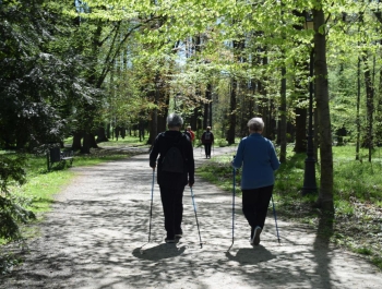 Nordic Walking- majowy spacer po żywieckim parku zamkowym z uczestnikami programu Senior/ka - zdjęcie10