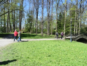 Nordic Walking- majowy spacer po żywieckim parku zamkowym z uczestnikami programu Senior/ka - zdjęcie18