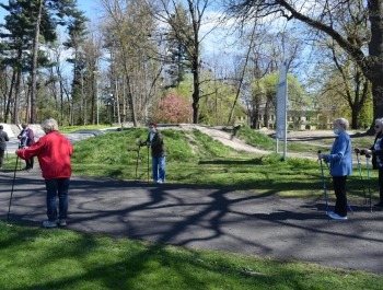 Nordic Walking- majowy spacer po żywieckim parku zamkowym z uczestnikami programu Senior/ka - zdjęcie21