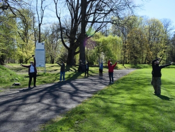 Nordic Walking- majowy spacer po żywieckim parku zamkowym z uczestnikami programu Senior/ka - zdjęcie26