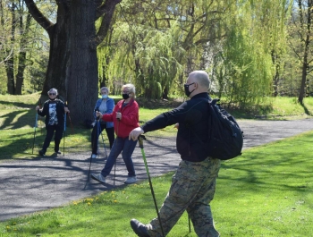 Nordic Walking- majowy spacer po żywieckim parku zamkowym z uczestnikami programu Senior/ka - zdjęcie31