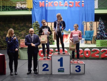 Mikołajkowe Zawody Pływackie i spotkanie ze Świętym Mikołajem 03.12.2022 r. - zdjęcie125