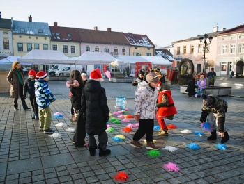 Lodowisko na żywieckim rynku już działa! - zdjęcie12