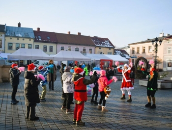 Lodowisko na żywieckim rynku już działa! - zdjęcie8