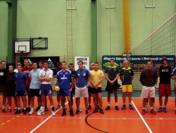 OFICJALNE WYNIKI VIII JESIENNEGO TURNIEJU DZIKICH DRUŻYN W PIŁCE SIATKOWEJ O PUCHAR BURMISTRZA MIASTA ŻYWCA- 02.09.2007 ROK - zdjęcie1