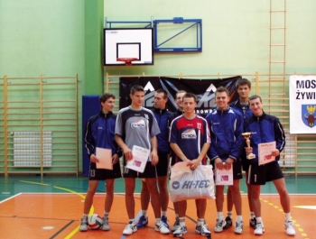 OFICJALNE WYNIKI VIII JESIENNEGO TURNIEJU DZIKICH DRUŻYN W PIŁCE SIATKOWEJ O PUCHAR BURMISTRZA MIASTA ŻYWCA- 02.09.2007 ROK - zdjęcie10