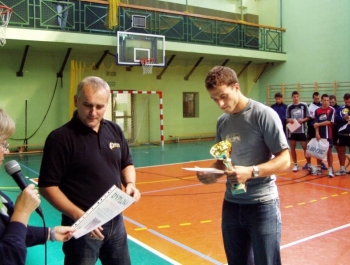 OFICJALNE WYNIKI VIII JESIENNEGO TURNIEJU DZIKICH DRUŻYN W PIŁCE SIATKOWEJ O PUCHAR BURMISTRZA MIASTA ŻYWCA- 02.09.2007 ROK - zdjęcie9