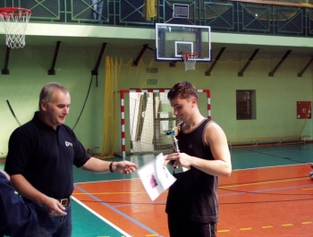 OFICJALNE WYNIKI VIII JESIENNEGO TURNIEJU DZIKICH DRUŻYN W PIŁCE SIATKOWEJ O PUCHAR BURMISTRZA MIASTA ŻYWCA- 02.09.2007 ROK - zdjęcie8