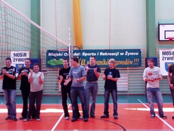 OFICJALNE WYNIKI VIII JESIENNEGO TURNIEJU DZIKICH DRUŻYN W PIŁCE SIATKOWEJ O PUCHAR BURMISTRZA MIASTA ŻYWCA- 02.09.2007 ROK - zdjęcie6