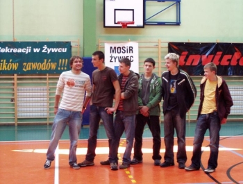 OFICJALNE WYNIKI VIII JESIENNEGO TURNIEJU DZIKICH DRUŻYN W PIŁCE SIATKOWEJ O PUCHAR BURMISTRZA MIASTA ŻYWCA- 02.09.2007 ROK - zdjęcie5