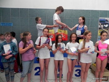 PŁYWACKA LIGA SZKOLNA 2014/2015 W ŻYWCU ZAKOŃCZONA OGROMNYM SUKCESEM! - zdjęcie30
