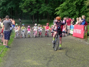 WIOSENNY WYŚCIG ROWEROWY MTB  - WYNIKI I FOTOREPORTAŻ - zdjęcie95