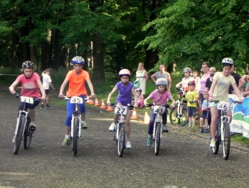 WIOSENNY WYŚCIG ROWEROWY MTB  - WYNIKI I FOTOREPORTAŻ - zdjęcie71