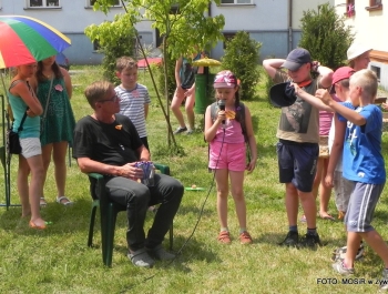 W UPALNE LATO Z MOSiR-em DZIŚ BAWILIŚMY SIĘ NA OSIEDLU POD GRAPĄ - zdjęcie21