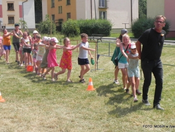 W UPALNE LATO Z MOSiR-em DZIŚ BAWILIŚMY SIĘ NA OSIEDLU POD GRAPĄ - zdjęcie17