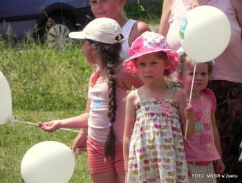 W UPALNE LATO Z MOSiR-em DZIŚ BAWILIŚMY SIĘ NA OSIEDLU POD GRAPĄ - zdjęcie6