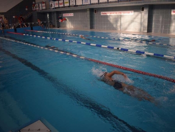 Sztafeta pływacka 100x100m z okazji 100-lecia odzyskania niepodległości przez Polskę - zdjęcie2
