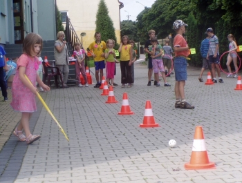 FESTYN SPORTOWO REKREACYJNY DLA DZIECI - "POżEGNANIE WAKACJI" - PRZY SZKOLE PODSTAWOWEJ NR 1 - zdjęcie8