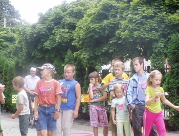 FESTYN SPORTOWO REKREACYJNY DLA DZIECI - "POżEGNANIE WAKACJI" - PRZY SZKOLE PODSTAWOWEJ NR 1 - zdjęcie7