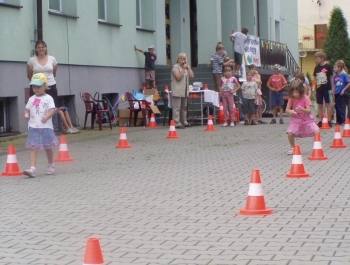 FESTYN SPORTOWO REKREACYJNY DLA DZIECI - "POżEGNANIE WAKACJI" - PRZY SZKOLE PODSTAWOWEJ NR 1 - zdjęcie5