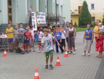 FESTYN SPORTOWO REKREACYJNY DLA DZIECI - "POżEGNANIE WAKACJI" - PRZY SZKOLE PODSTAWOWEJ NR 1 - zdjęcie4