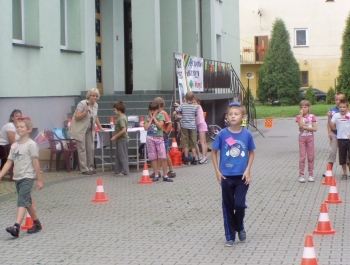 FESTYN SPORTOWO REKREACYJNY DLA DZIECI - "POżEGNANIE WAKACJI" - PRZY SZKOLE PODSTAWOWEJ NR 1 - zdjęcie1