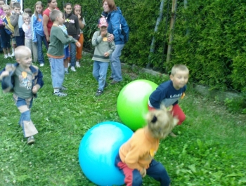 FESTYN SPORTOWO REKREACYJNY - "POżEGNANIE WAKACJI" - PLAC GIER I ZABAW PRZY UL.JODłOWEJ - zdjęcie3