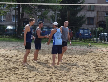TURNIEJ SIATKÓWKI PLAŻOWEJ "O PUCHAR BURMISTRZA MIASTA ŻYWCA" – WYNIKI + ZDJĘCIA - zdjęcie8