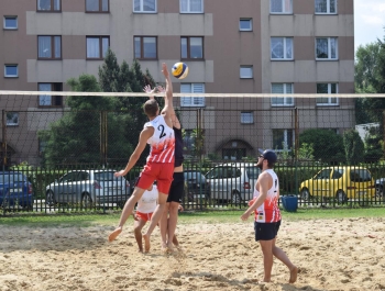 TURNIEJ SIATKÓWKI PLAŻOWEJ "O PUCHAR BURMISTRZA MIASTA ŻYWCA" – WYNIKI + ZDJĘCIA - zdjęcie15